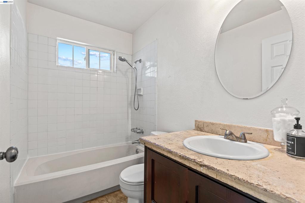2713 Finlandia Ave, Modesto, CA 95358