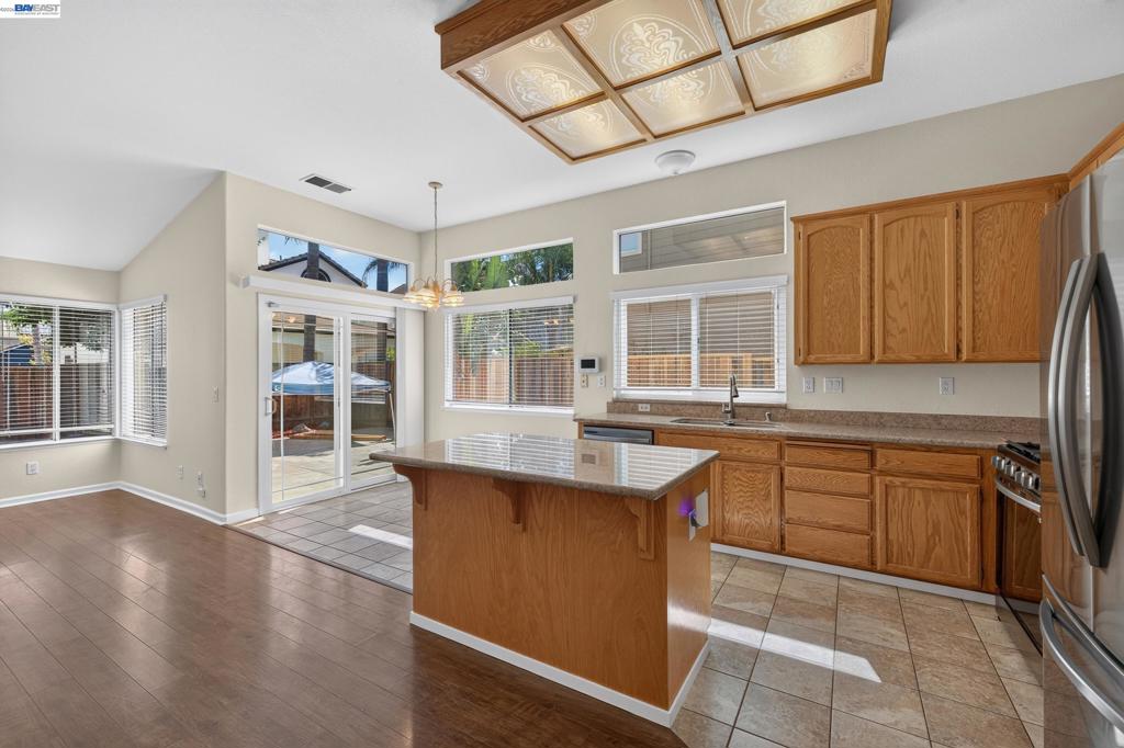 690 Canyonwood Dr., Brentwood (CC), CA 94513-1843