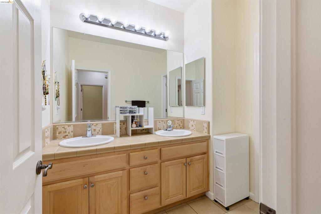 9569 California Oak Cir, Patterson, CA 95363
