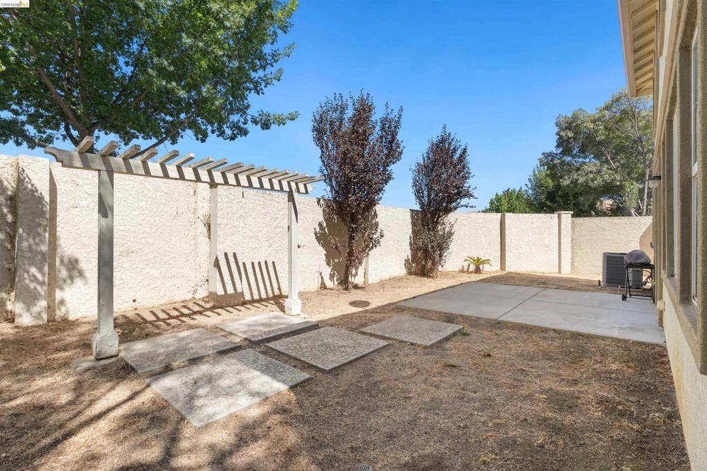 9569 California Oak Cir, Patterson, CA 95363