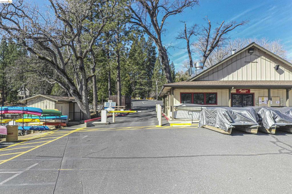 19007 Digger Pine St, Groveland, CA 95321
