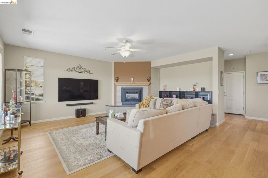 171 E Country Club Dr, Brentwood (CC), CA 94513