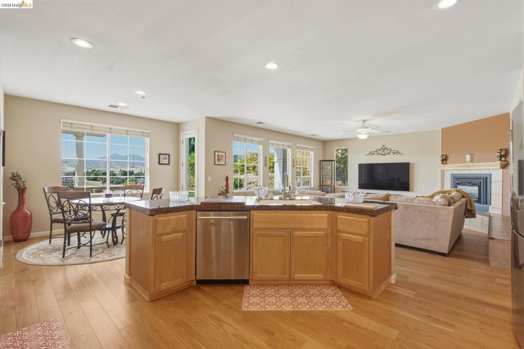 171 E Country Club Dr, Brentwood (CC), CA 94513