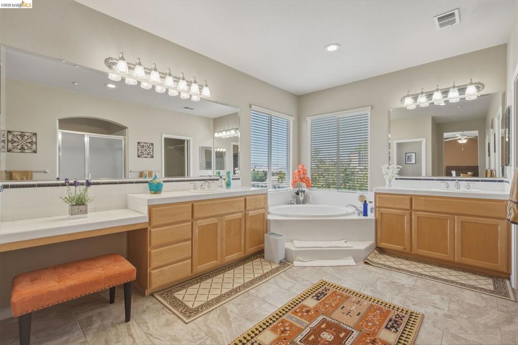 171 E Country Club Dr, Brentwood (CC), CA 94513
