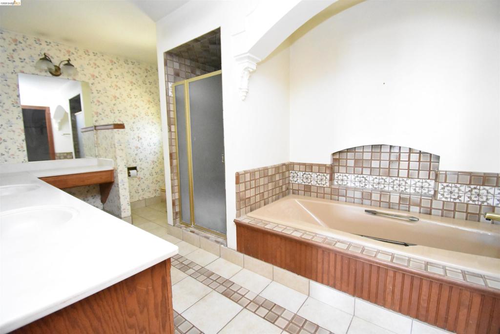3716 Viader Dr, Modesto, CA 95356