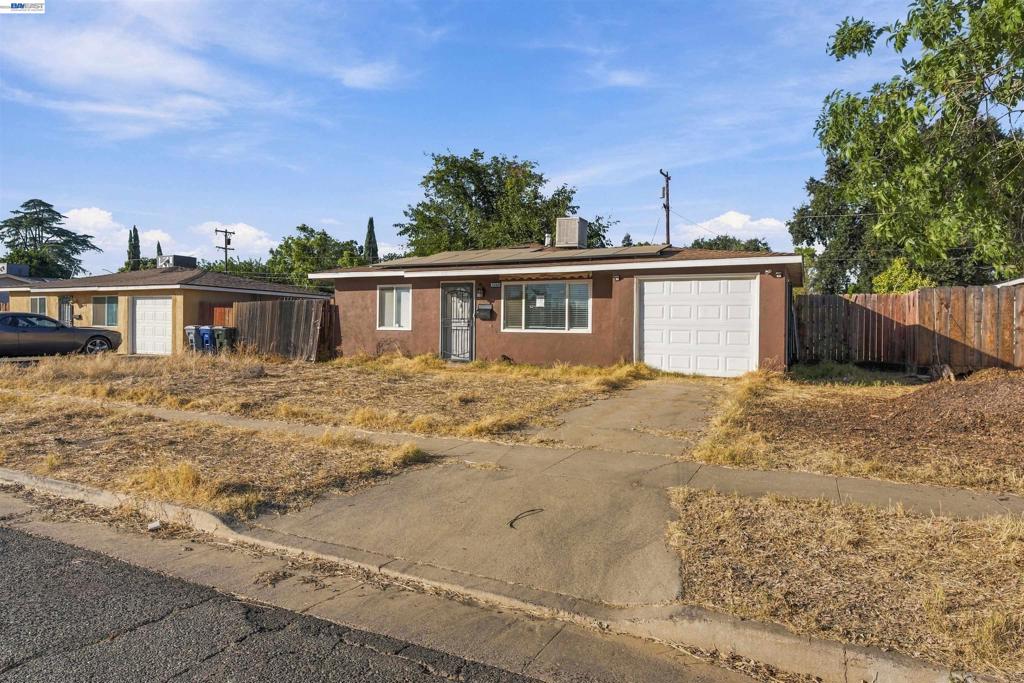 1223 W Santa Fe Ave, Merced, CA 95340