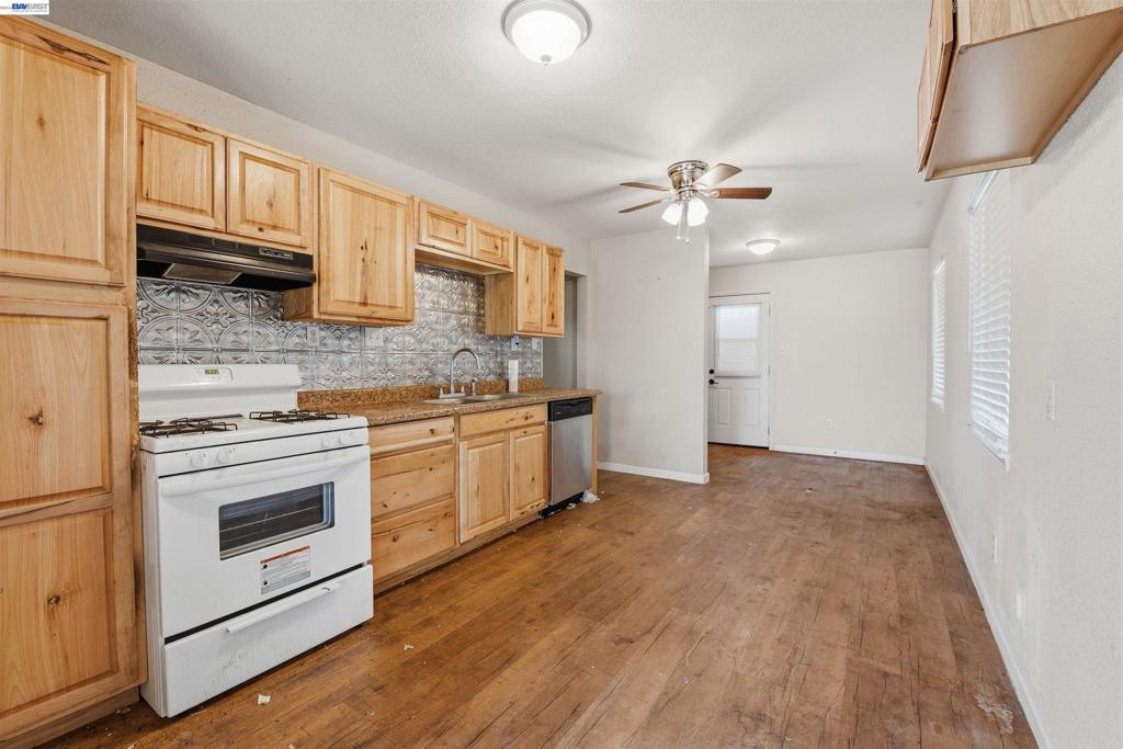 1223 W Santa Fe Ave, Merced, CA 95340