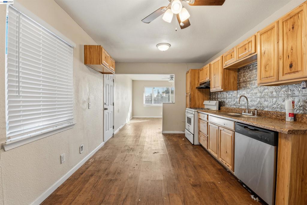1223 W Santa Fe Ave, Merced, CA 95340