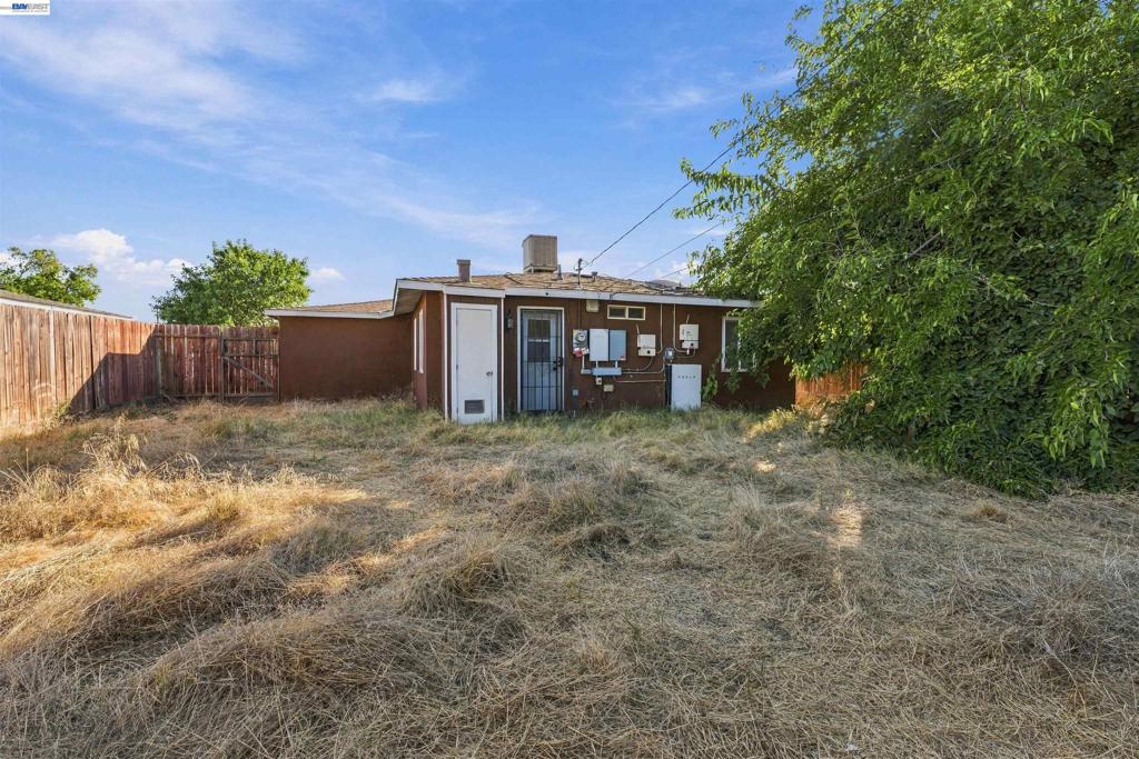1223 W Santa Fe Ave, Merced, CA 95340