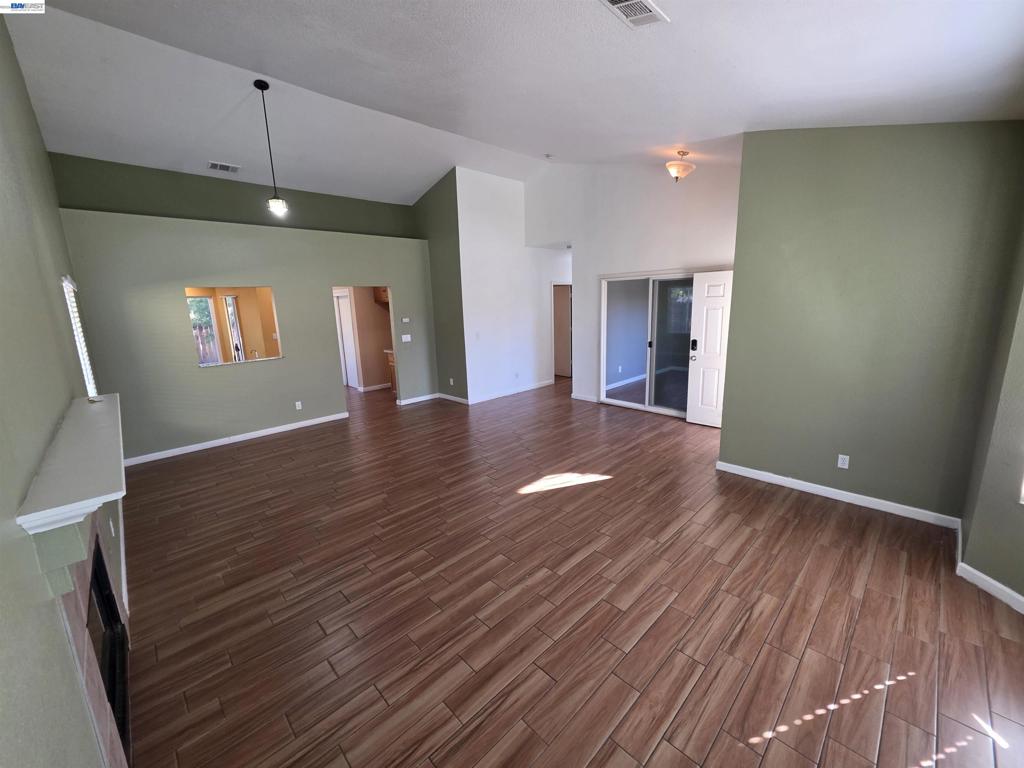 152 Chardonnay Street, Los Banos, CA 93635-6332