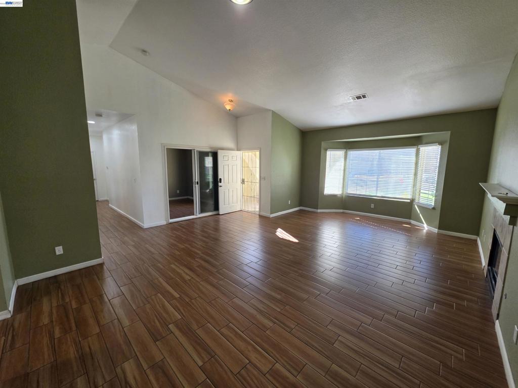 152 Chardonnay Street, Los Banos, CA 93635-6332