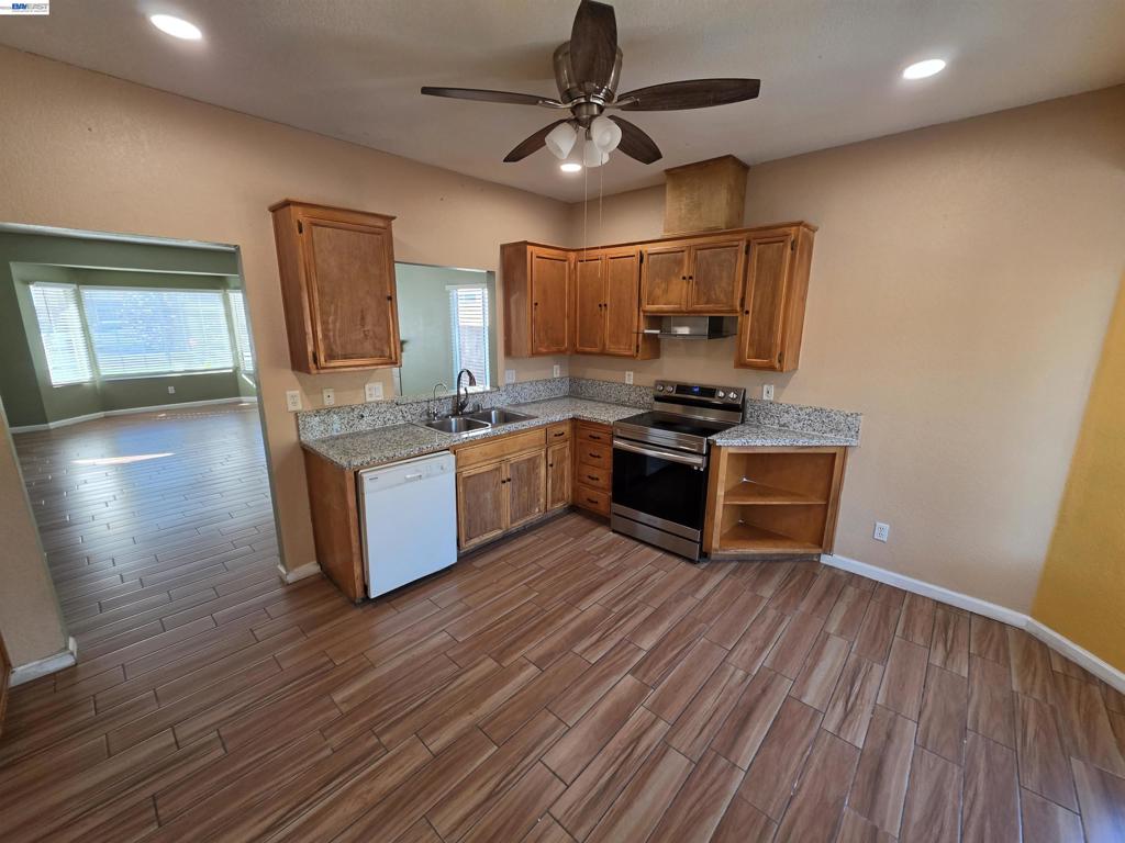 152 Chardonnay Street, Los Banos, CA 93635-6332