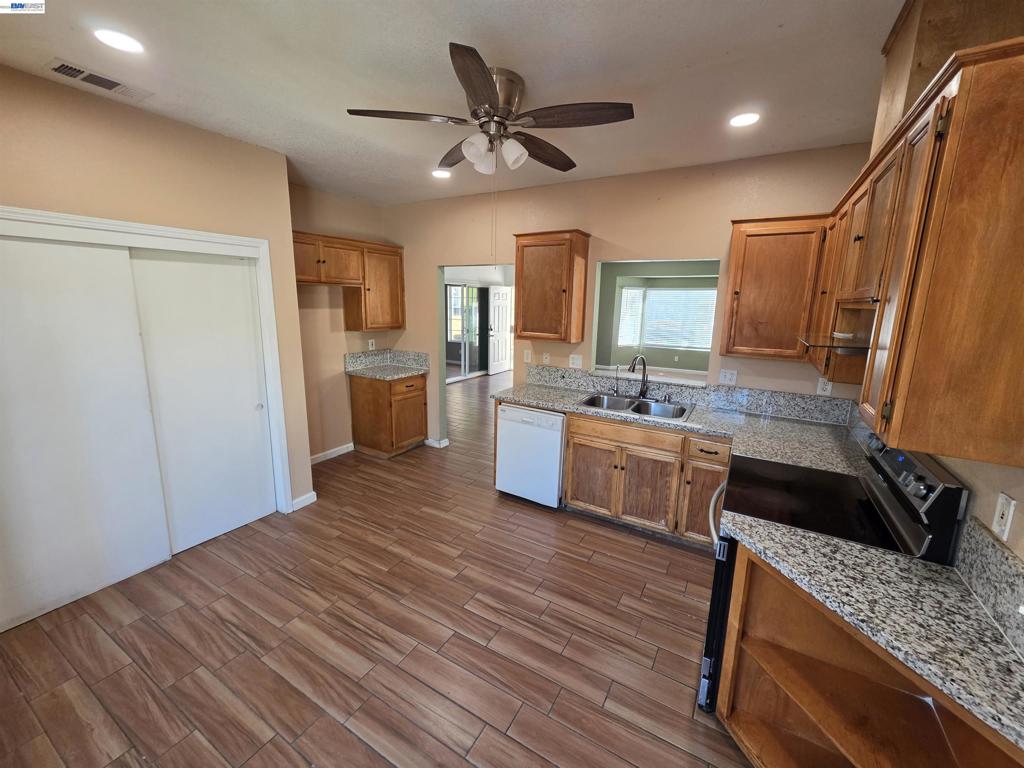 152 Chardonnay Street, Los Banos, CA 93635-6332