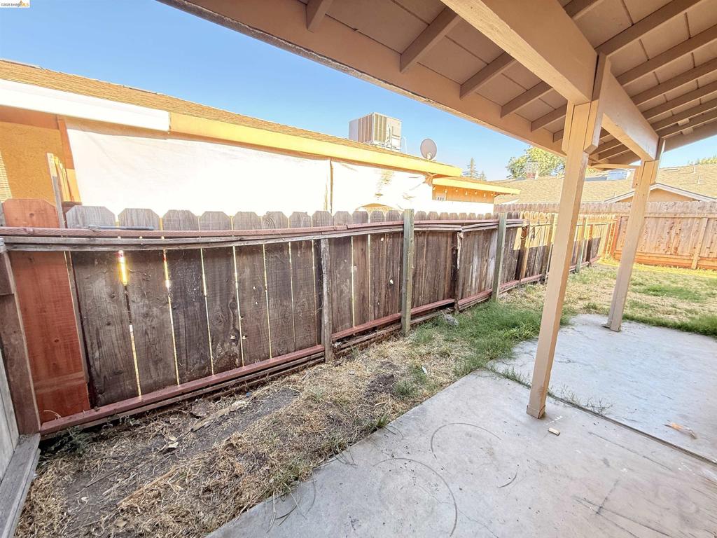 2424 Ellison Dr, Modesto, CA 95355