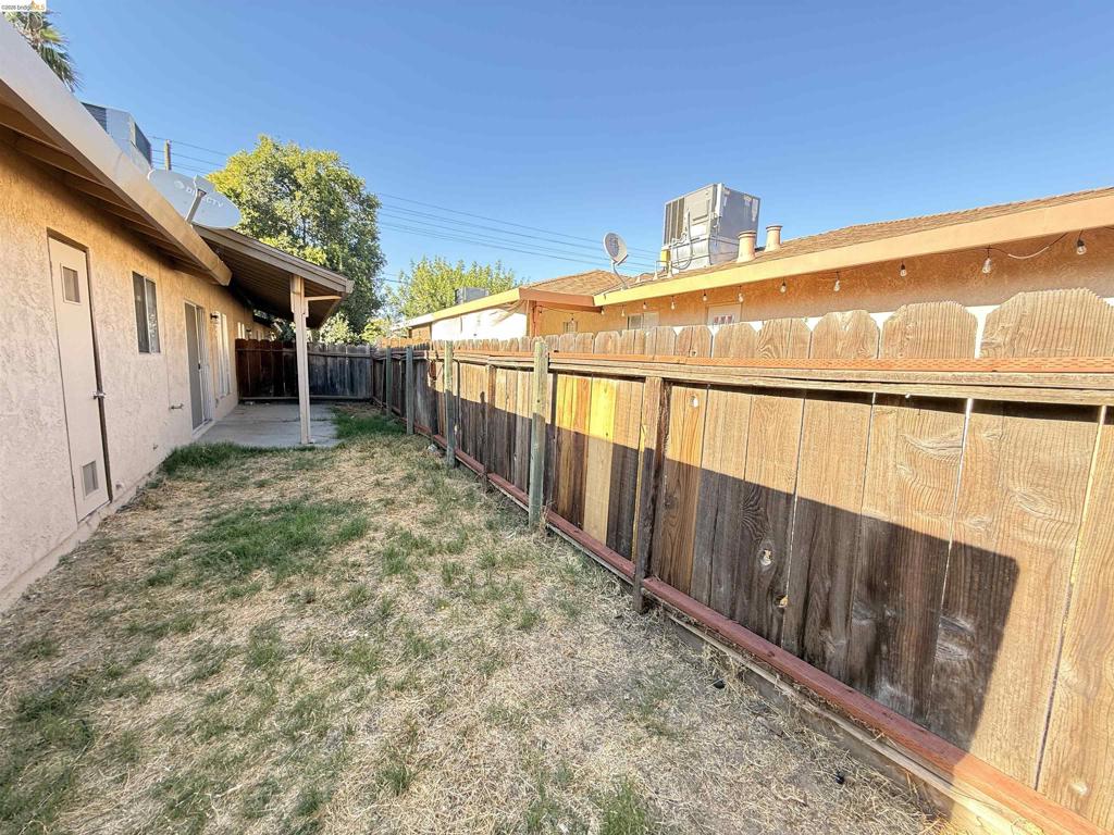 2424 Ellison Dr, Modesto, CA 95355