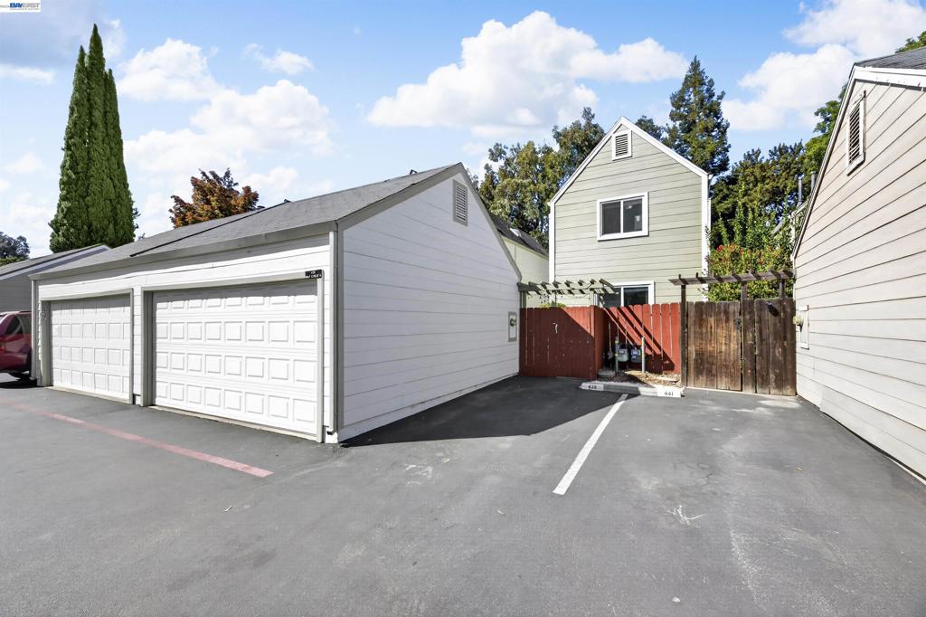 439 W Golf Circle, Manteca, CA 95337