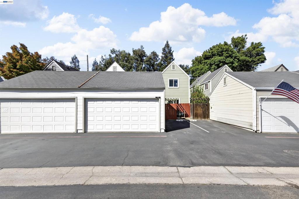 439 W Golf Circle, Manteca, CA 95337