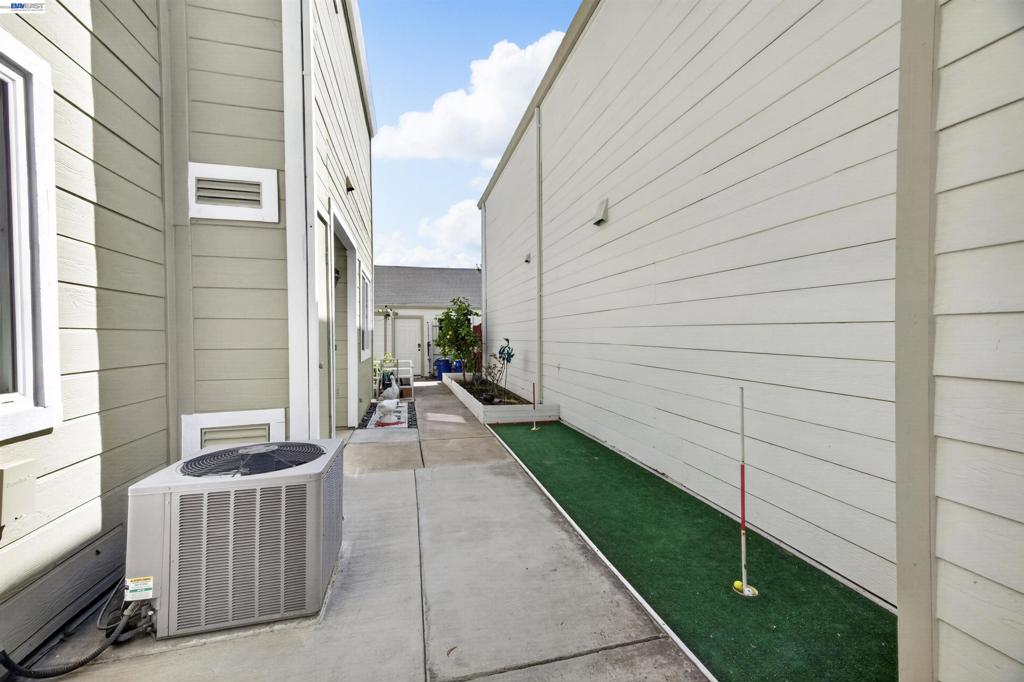 439 W Golf Circle, Manteca, CA 95337