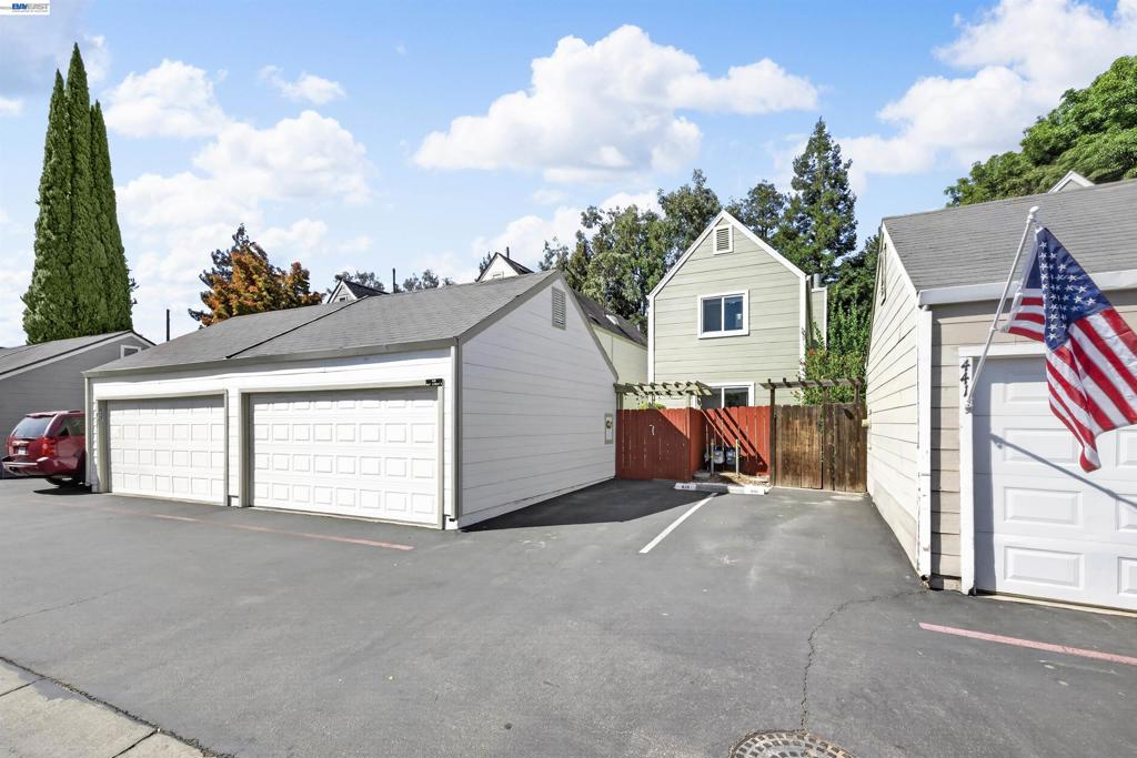 439 W Golf Circle, Manteca, CA 95337