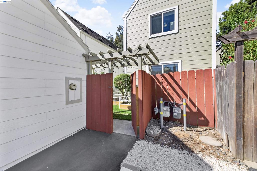 439 W Golf Circle, Manteca, CA 95337