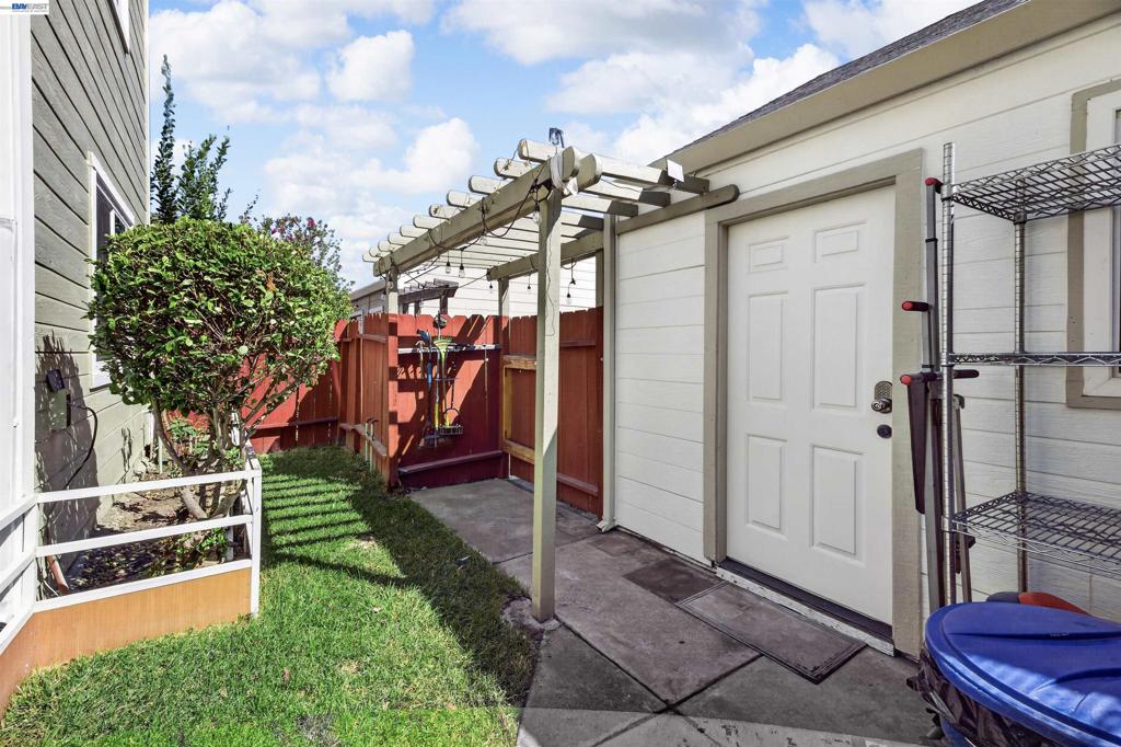 439 W Golf Circle, Manteca, CA 95337
