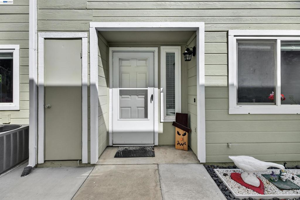 439 W Golf Circle, Manteca, CA 95337