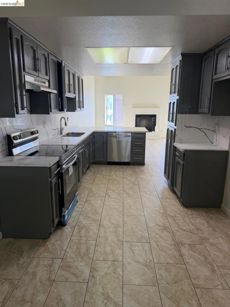3116 Golden Eagle Ln, Modesto, CA 95356