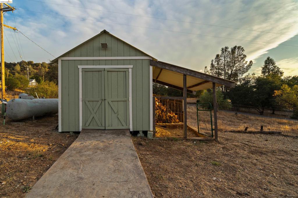19676 Rawhide Rd, Sonora, CA 95370-9415