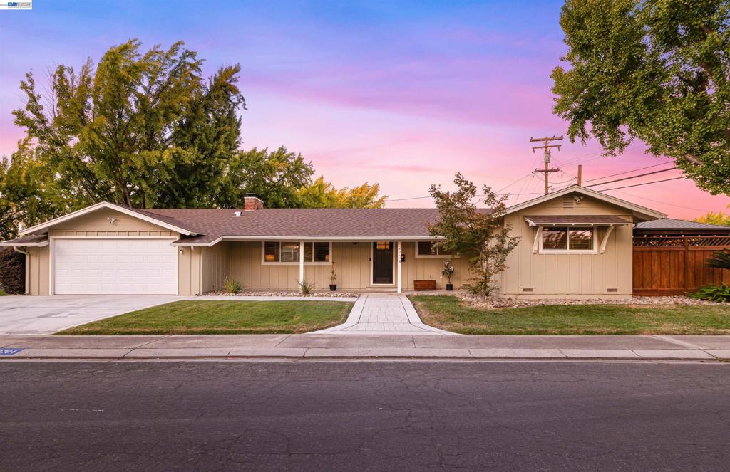 2704 Hampshire Lane, Modesto, CA 95350