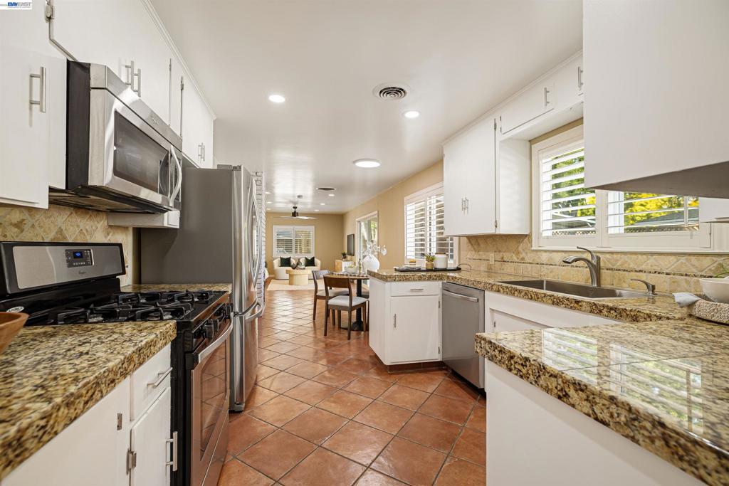 2704 Hampshire Lane, Modesto, CA 95350