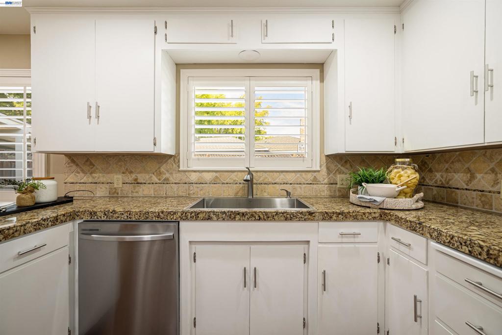 2704 Hampshire Lane, Modesto, CA 95350