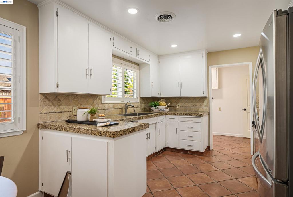 2704 Hampshire Lane, Modesto, CA 95350