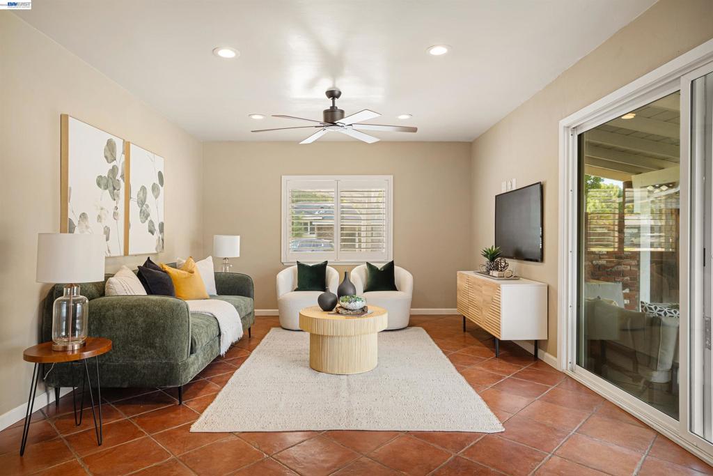 2704 Hampshire Lane, Modesto, CA 95350