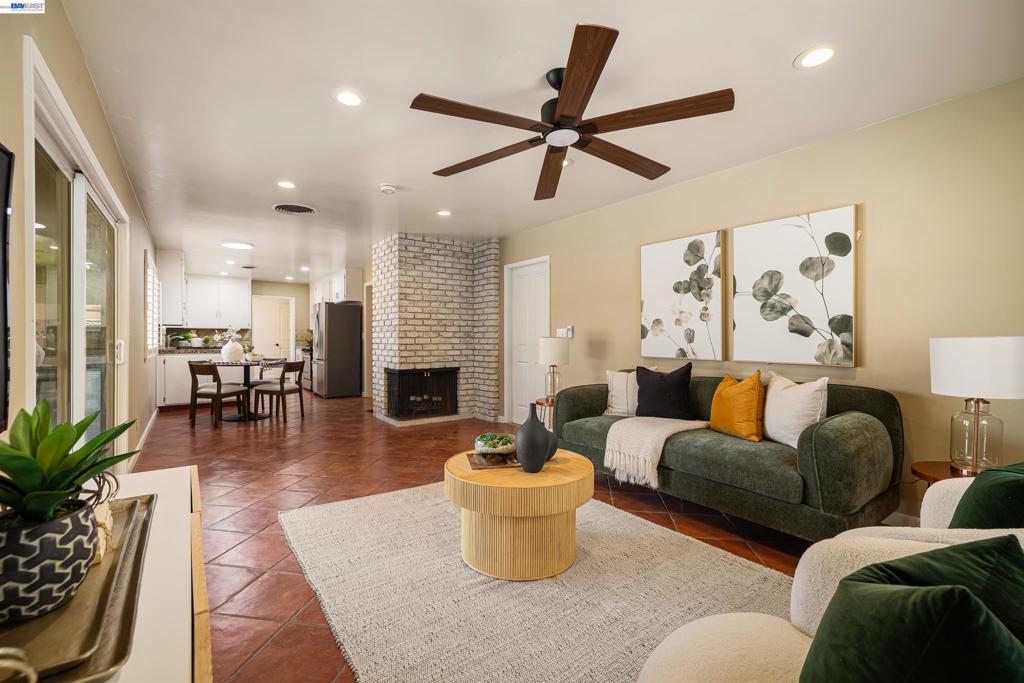 2704 Hampshire Lane, Modesto, CA 95350