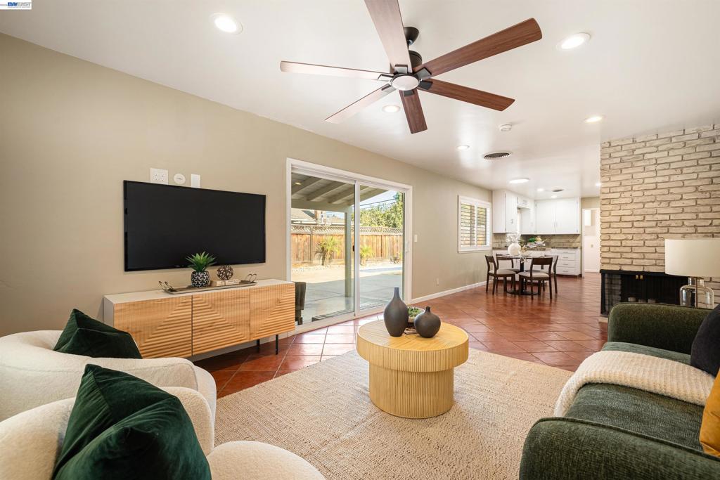 2704 Hampshire Lane, Modesto, CA 95350