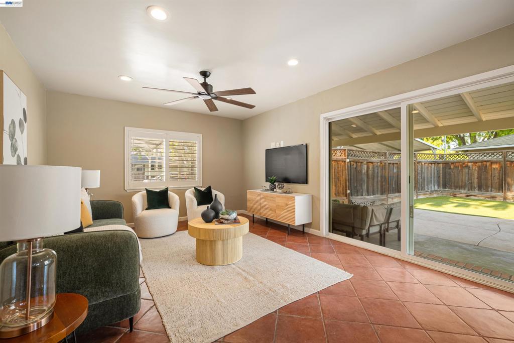 2704 Hampshire Lane, Modesto, CA 95350