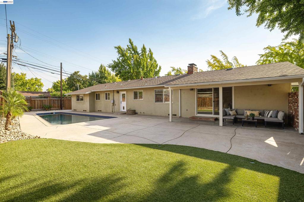 2704 Hampshire Lane, Modesto, CA 95350