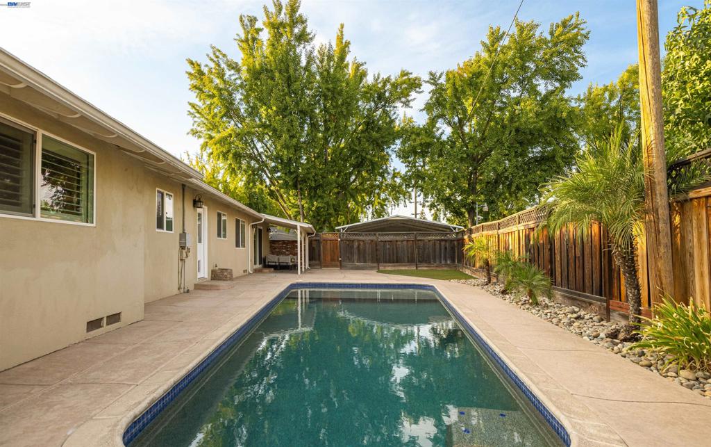 2704 Hampshire Lane, Modesto, CA 95350