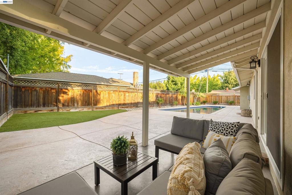 2704 Hampshire Lane, Modesto, CA 95350