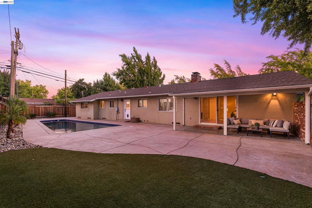 2704 Hampshire Lane, Modesto, CA 95350