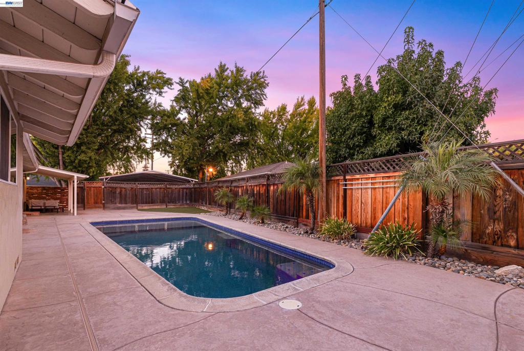 2704 Hampshire Lane, Modesto, CA 95350