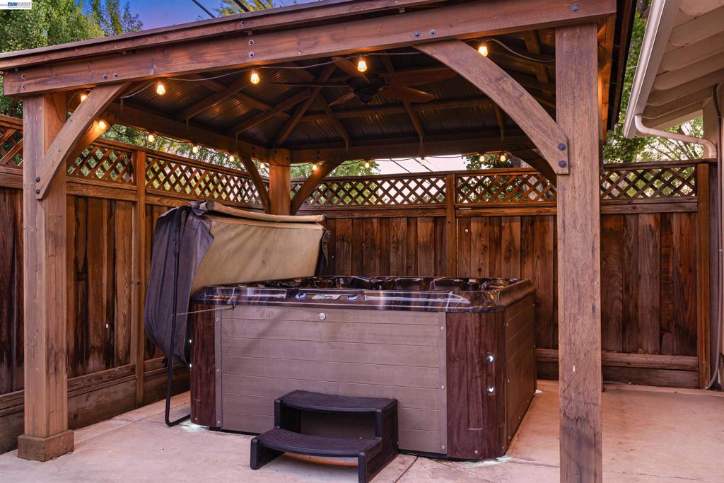 2704 Hampshire Lane, Modesto, CA 95350