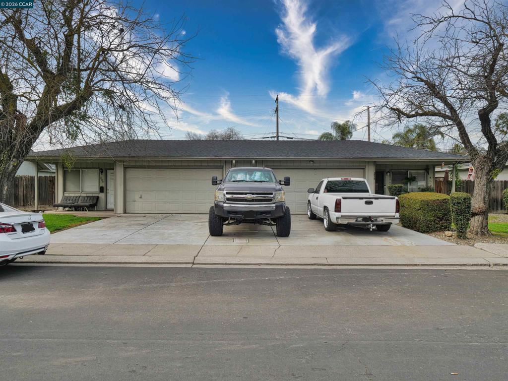 211 Kingston Lane, Modesto, CA 95354-3128