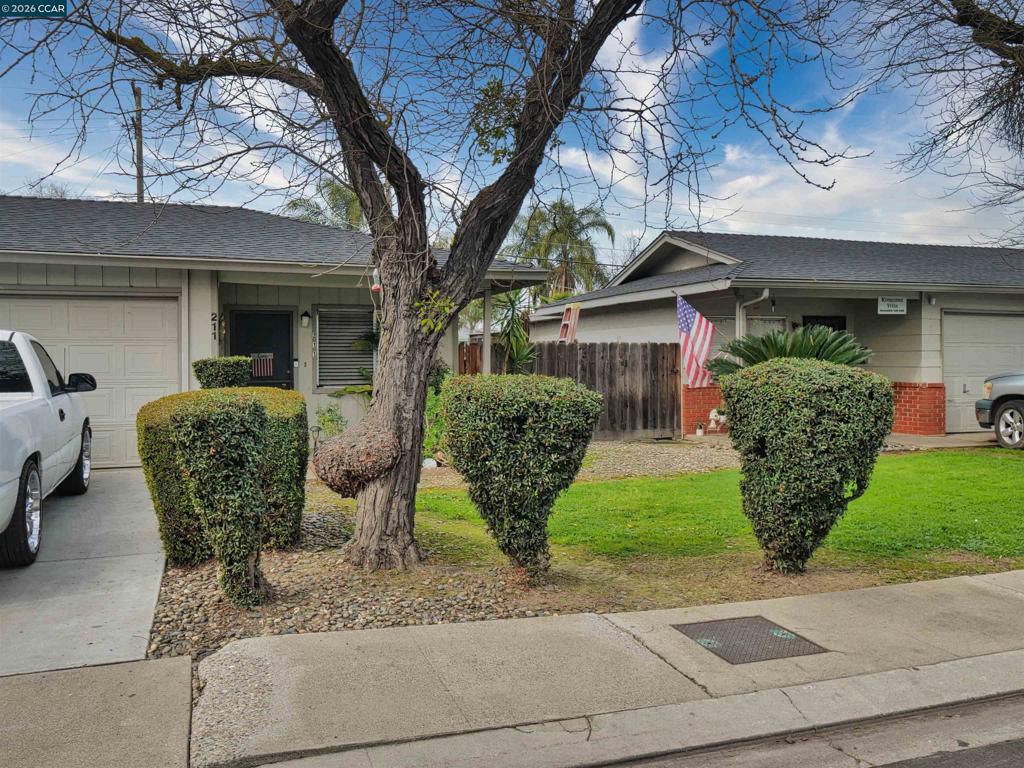 211 Kingston Lane, Modesto, CA 95354-3128