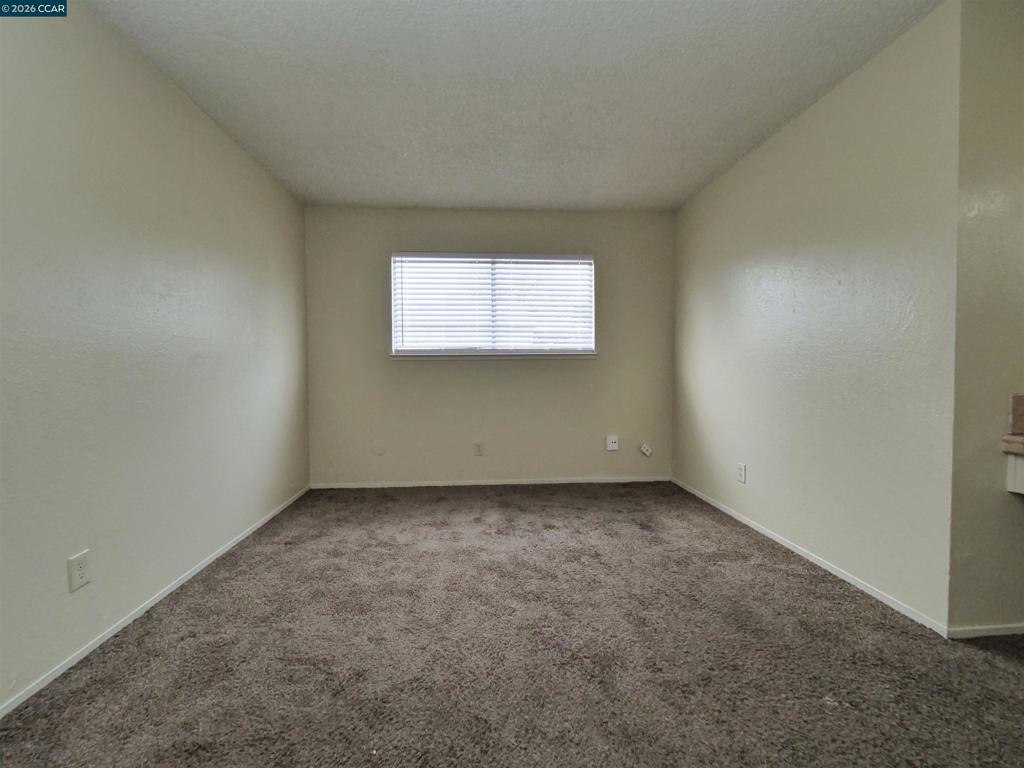 211 Kingston Lane, Modesto, CA 95354-3128