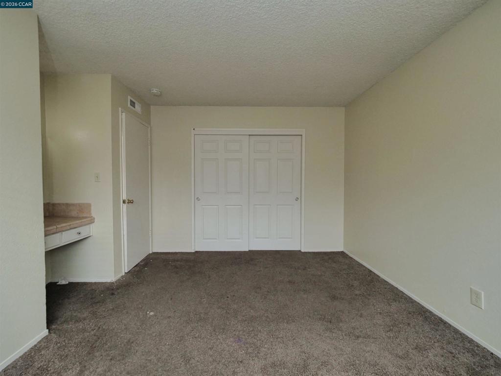 211 Kingston Lane, Modesto, CA 95354-3128