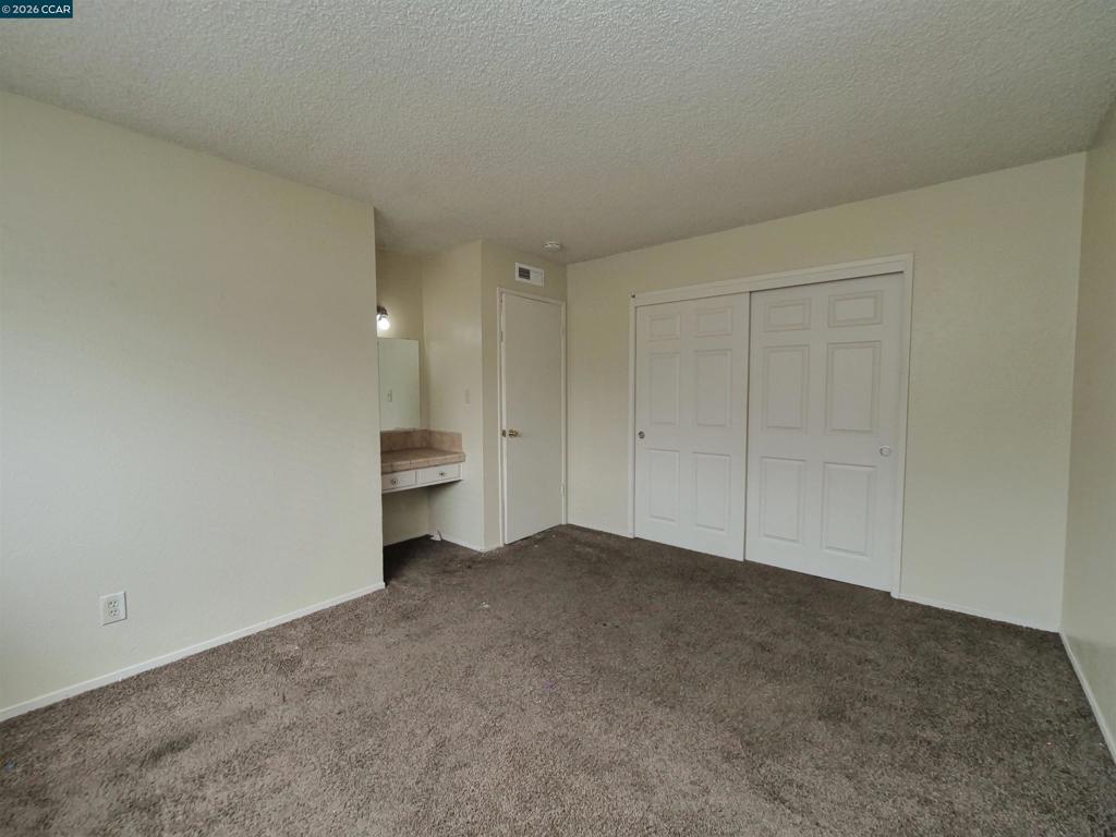 211 Kingston Lane, Modesto, CA 95354-3128
