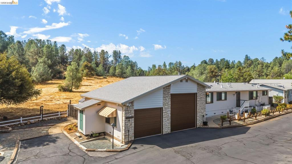 22880 Parkwood Dr, Groveland, CA 95321