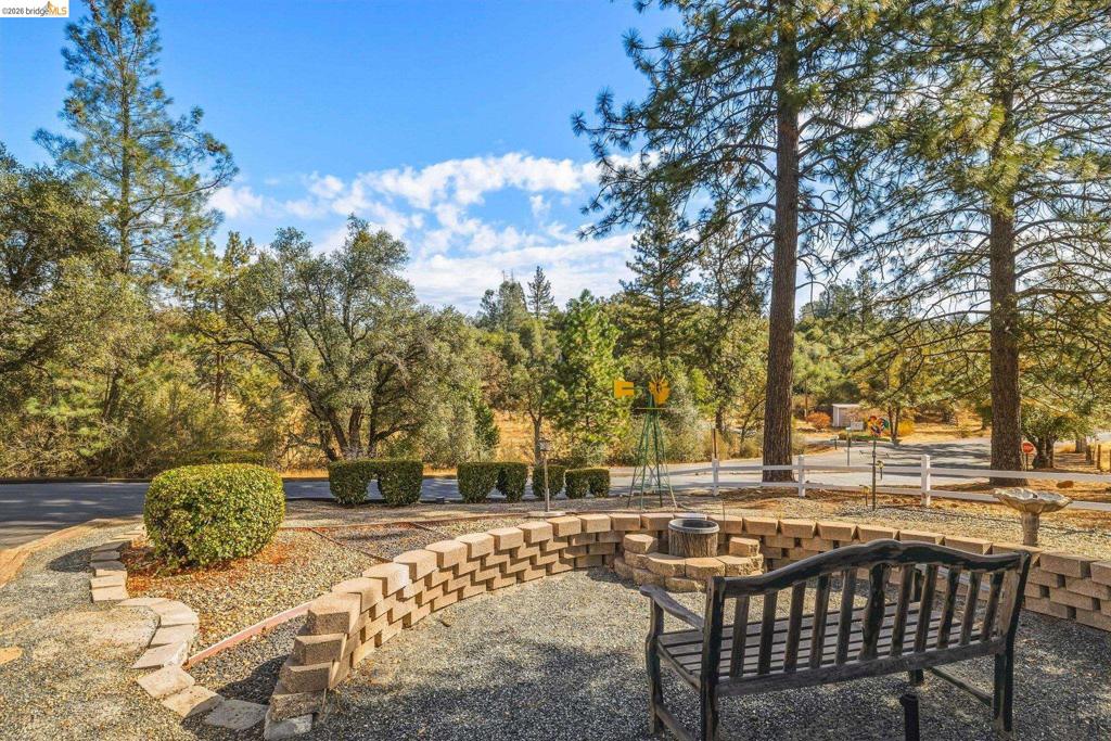 22880 Parkwood Dr, Groveland, CA 95321