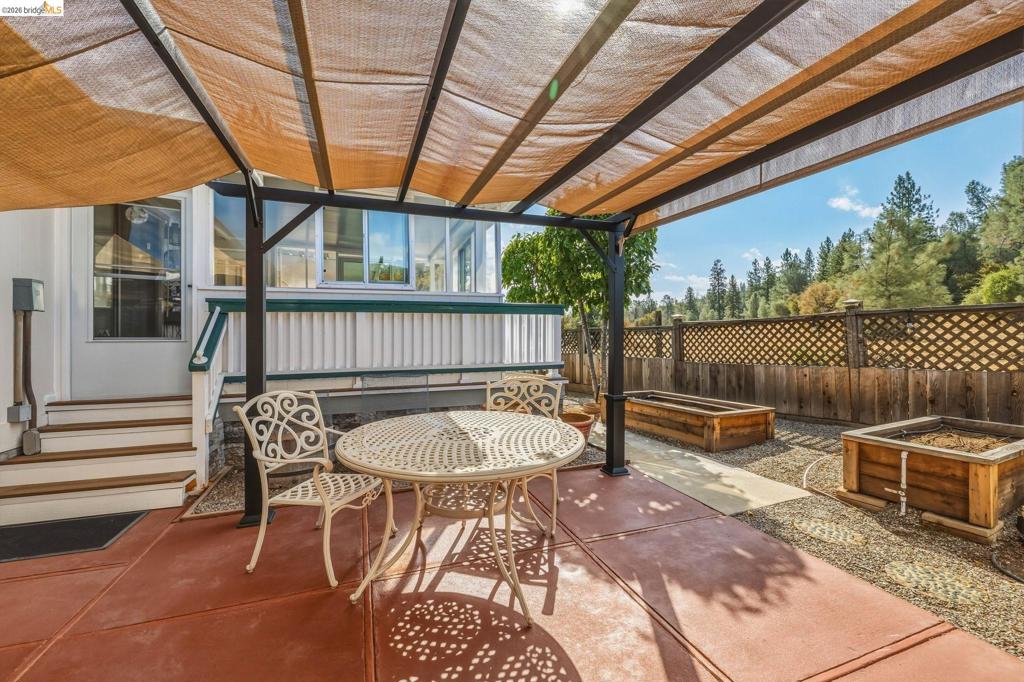 22880 Parkwood Dr, Groveland, CA 95321